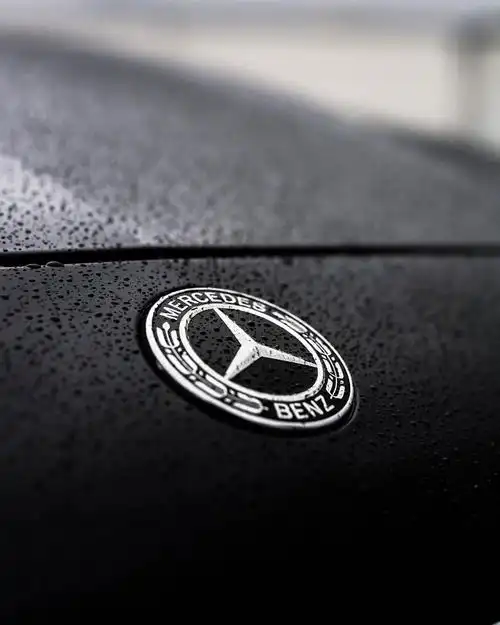 奔驰s560无论是前脸和外观都设计合理