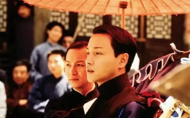 揭秘张国荣程蝶衣背后的神秘力量杨立新的配音功不可没