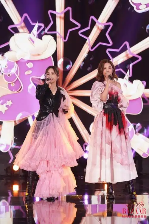 原创2021时尚芭莎慈善晚宴深圳落幕