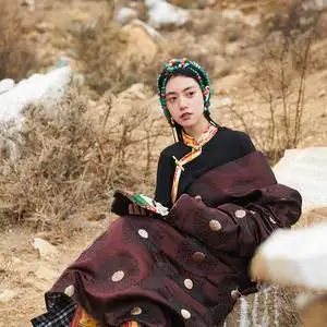 藏装女新款上衣