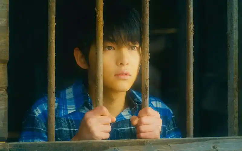 《狼少年》:狼人的一生都在等待一个人啊,宋仲基演技太好了,全片只有