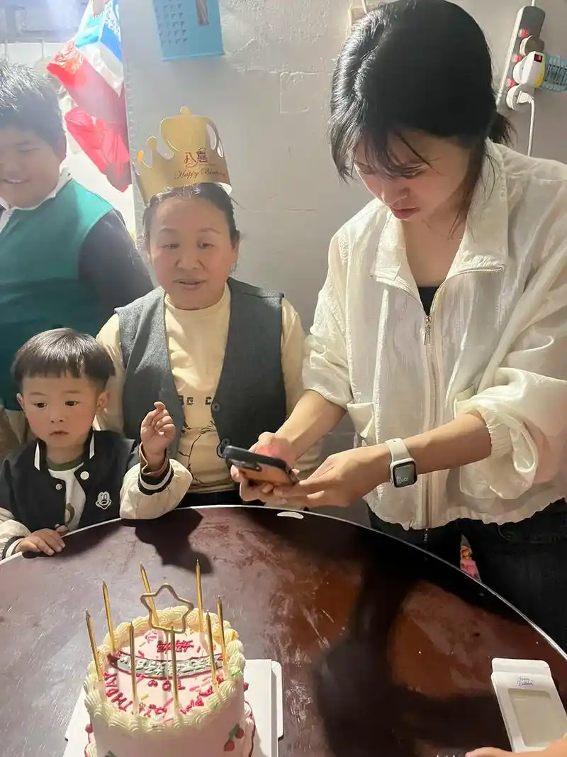 既没有隆重的生日宴,也没有最好的礼物,只有简简单单