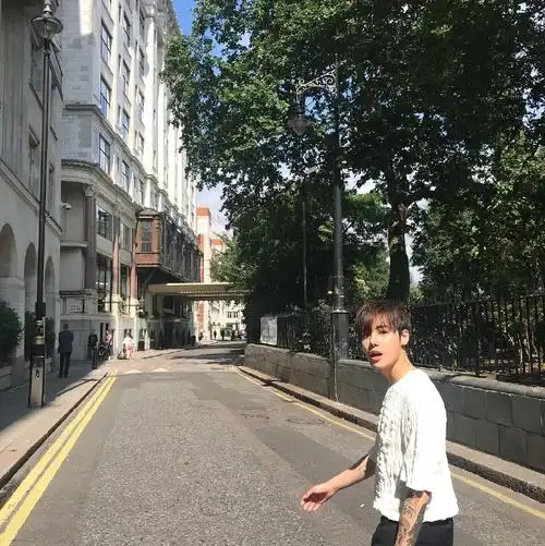 郑帝元超话#onlyoneprivate#小元ins更新4p#纹身再次上线!