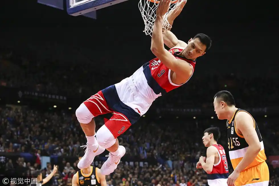 全明星正赛拉开大幕,经过四节激战,南方逆转战胜北方,阿联暴扣 2018年