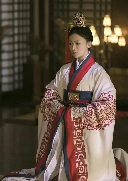 她带木系异能重生成猎户妻,进山打猎采竹荪,分家盖新房