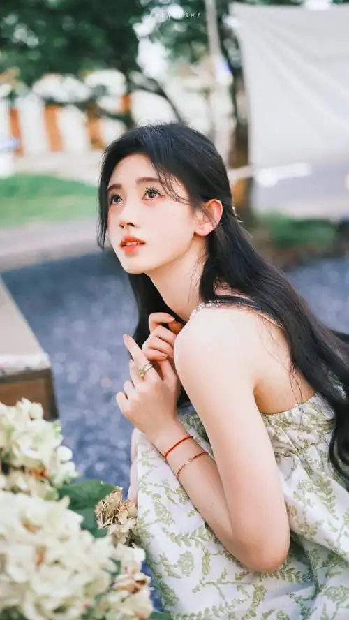 鞠婧祎夏日青草味写真