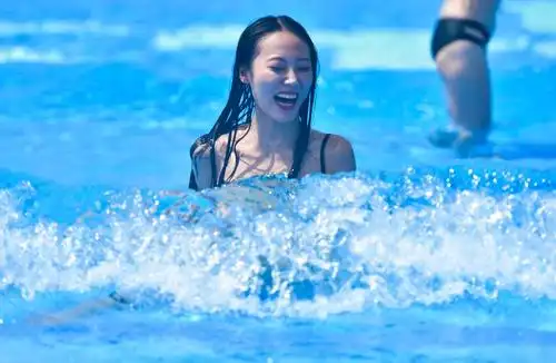 沸腾了厦门这地方今天彻底火了上千名比基尼美女集体涌入这里