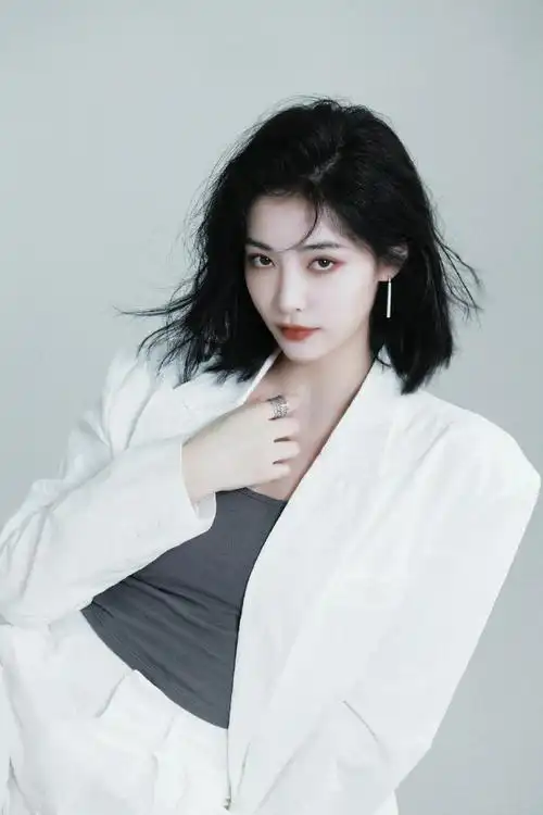 美又飒谁不想和这么美的kiki约会呢@许佳琪kiki#许佳琪七夕写真大片