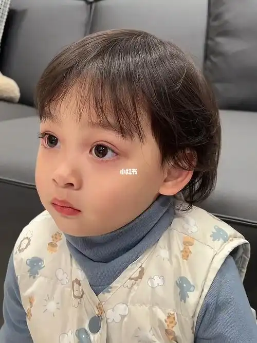 新发型谁看都会说像个女孩子吧标准蘑菇头