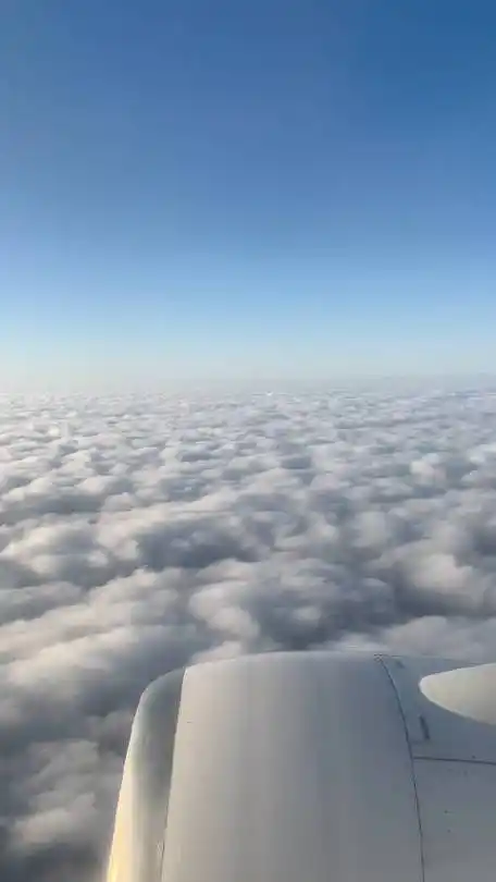 在飞机上拍的云海