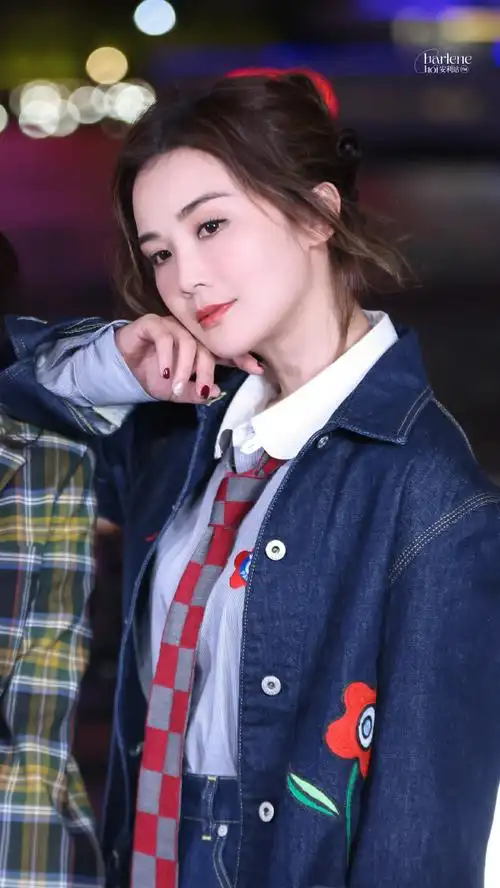 蔡卓妍阿sa饭拍