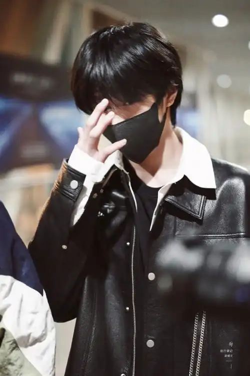 刘耀文机场迷人瞬间get