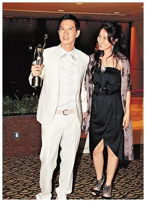 张家辉关咏荷:相爱28年,妻子两次流产,丈夫获影帝仍不离不弃__财经
