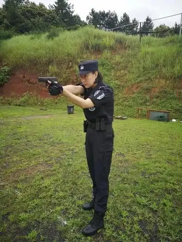 季蓉:花开有季 警花无期