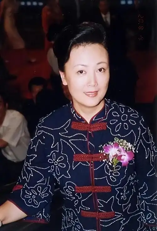 赵静与丈夫恩爱45年零绯闻如今66岁直面衰老比刻意扮嫩更美