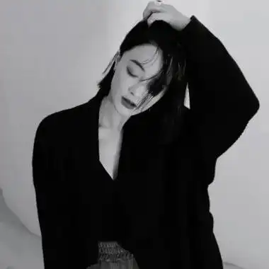 黑白色系女生头像真人高级感 女生黑色头像真人霸气超拽