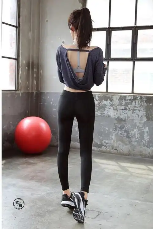 健身女孩的背影,让人难忘