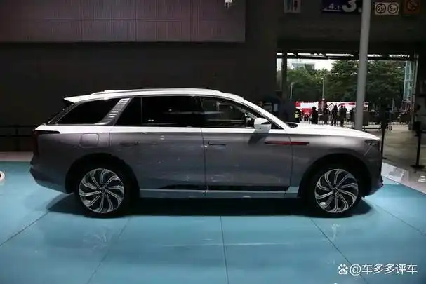 如果你正在考虑购买一款尊贵豪华又环保科技的电动suv,一汽红旗e-hs9