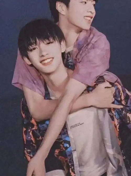 分享自己觉得很有氛围感的合照