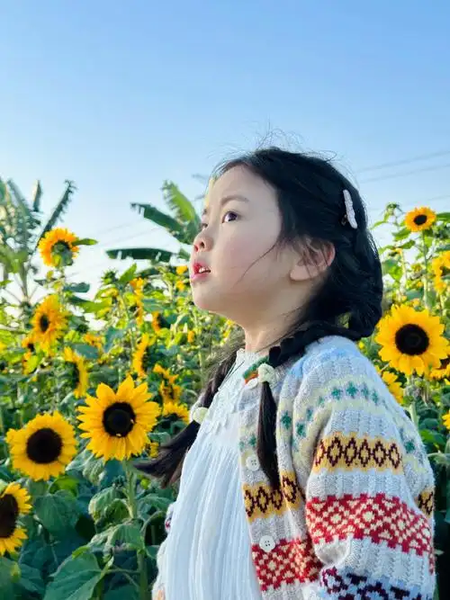 昨天看了哒给我拍的照片  来看看我给哒妹拍的～  哒真是个温暖的女孩