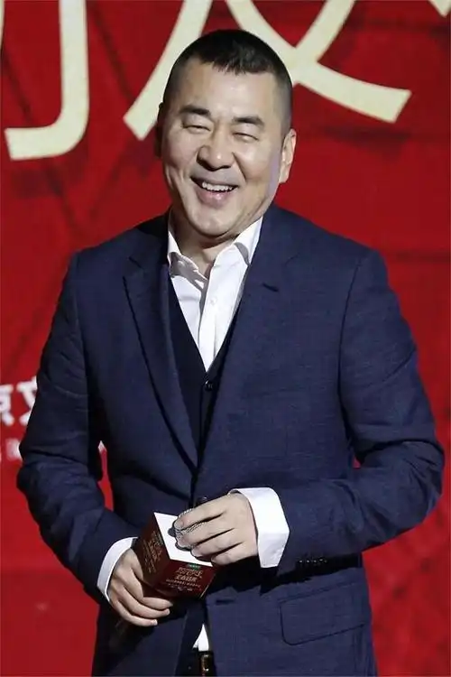 陈建斌未和与辉同行新疆行,董宇辉离开俞敏洪的后遗症开始显现