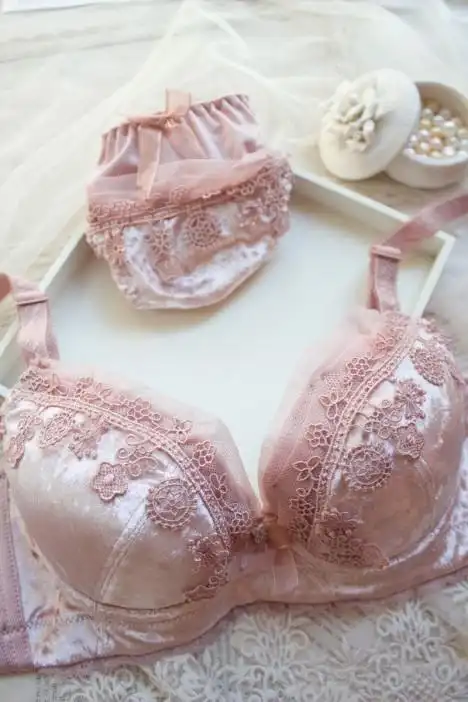 日系公主 奢华绒面甜美立体花朵 蕾丝蝴蝶结三排扣聚拢调整型文胸