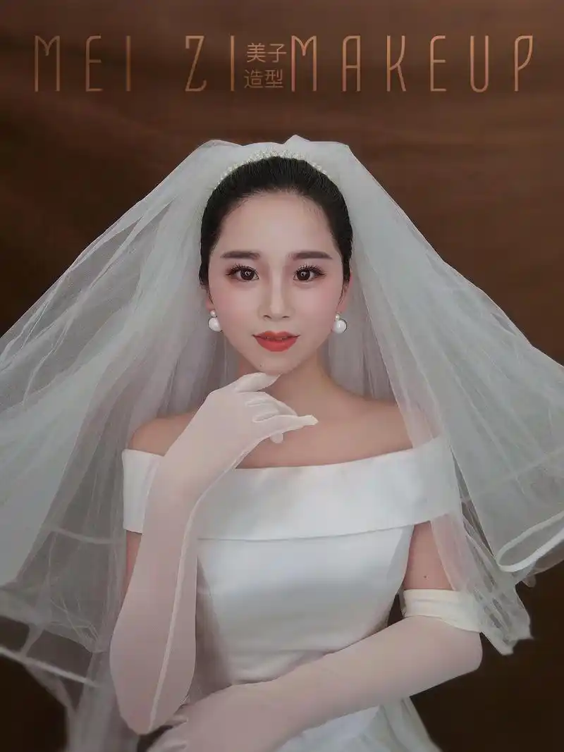 新娘简约白纱造型