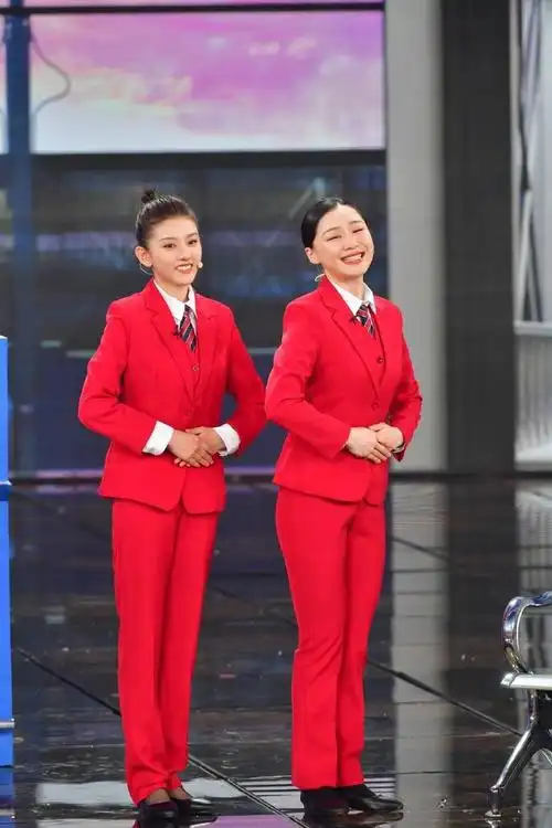 春晚小品《机场姐妹花》里的宋祖儿太可爱了吧,声音好灵动,贡献了一堆