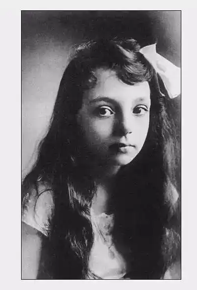 杜拉斯从十八岁就开始苍老了,然而梁家辉说:我爱你,至死不渝