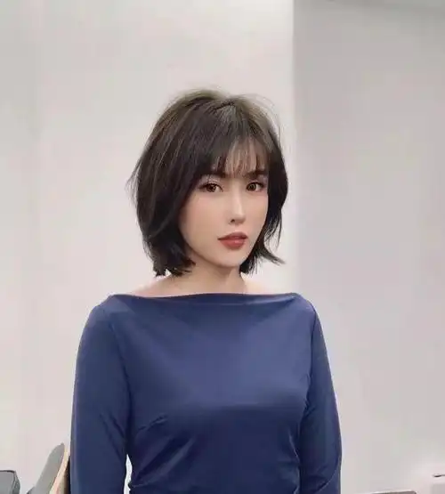 2021流行的"中高层次感发型"