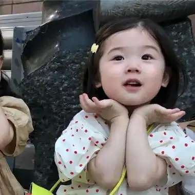 可爱搞笑萌娃头像小女孩高清好看的萌娃头像可爱萌系小女孩图片