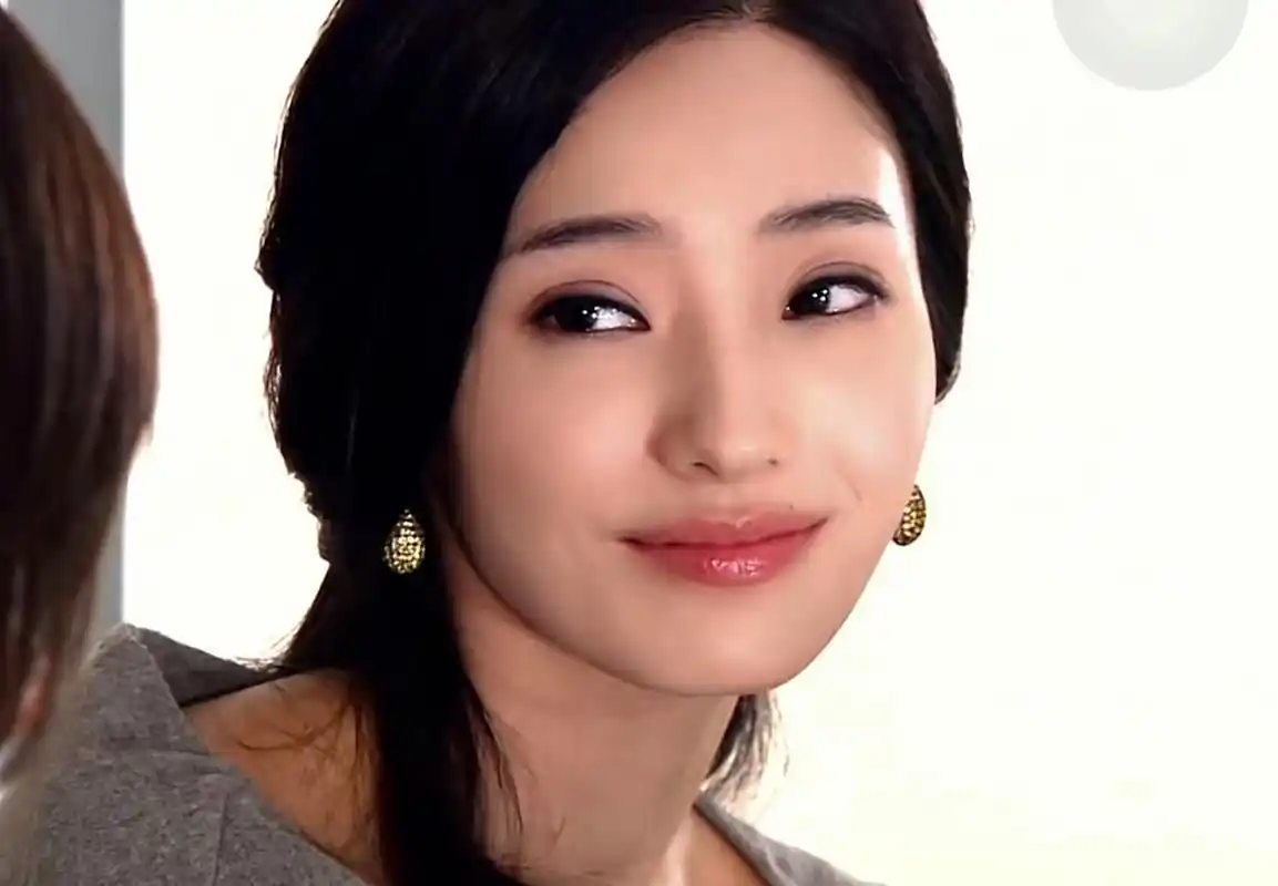 嘴大也挡不住美(韩彩英)