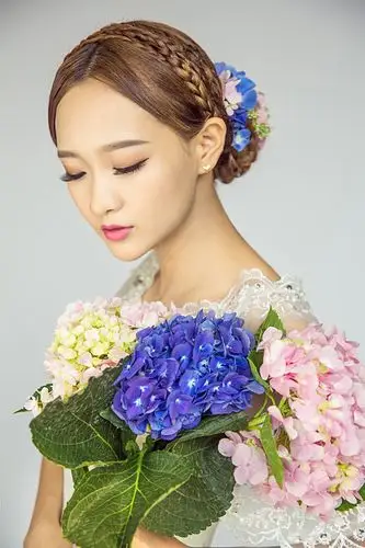 花儿一样的新娘造型 诠释待嫁的羞涩