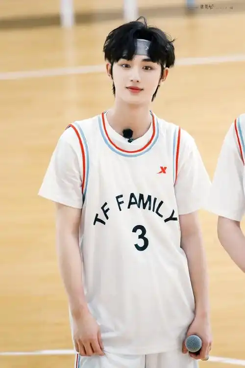 丁程鑫夏季运动会饭拍