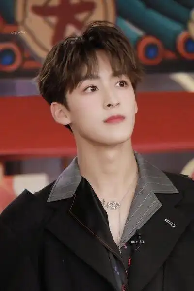 何洛洛手机壁纸