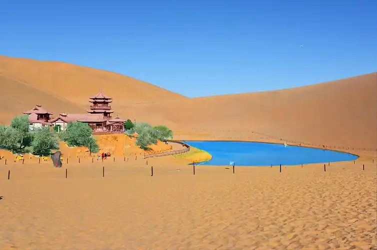 甘肃月牙泉面积锐减,现在情况如何?已得到很大改善