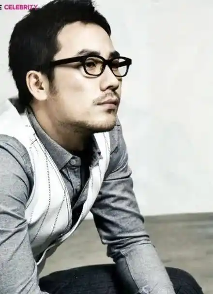 严泰雄高清写真