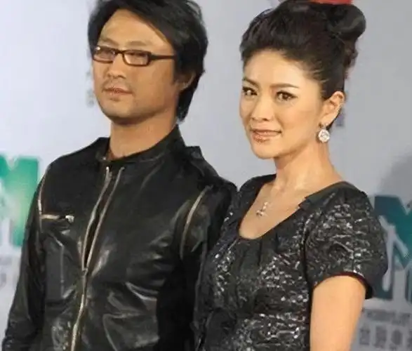 为实现汪峰的音乐理想,汪峰与齐丹,这对曾经的夫妻,相识仅三日,便迅速