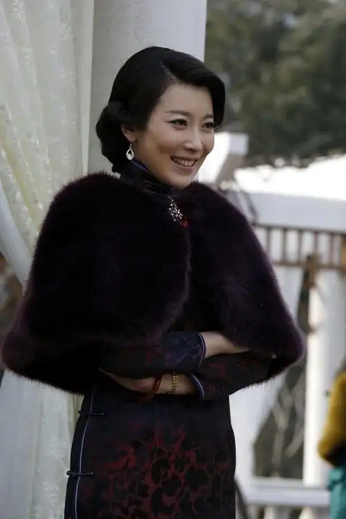 伪装者曝剧照张棪琰造型华贵