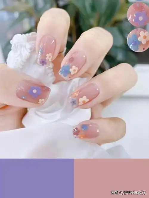 好看的美甲款式2021显白图片