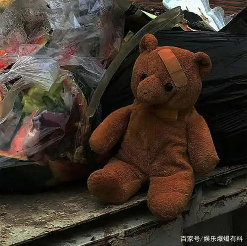 极致·丧·背景图:我们都在心里藏着疲惫和委屈,来尽力讨好生活