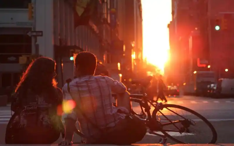 唯美青年情侣高清宽屏桌面壁纸图片下载