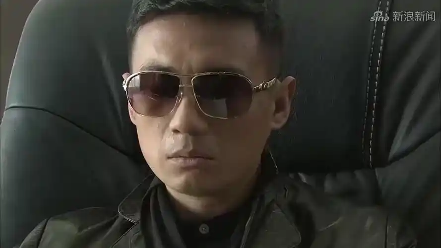 火凤凰:叶寸心的母亲与黑猫见面,还被黑猫威胁,哭的梨花带雨