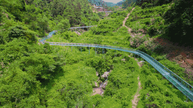 打卡抖音网红景点|全新景区泉州石龙谷,体验全省最长高空玻璃水道漂流