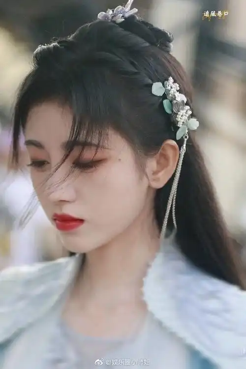 鞠婧祎花戎饭拍侧颜路透##鞠婧祎花戎怼脸路透