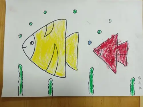 《金鱼》         小朋友们都是第一次进入幼儿园,也是第一次接触画画