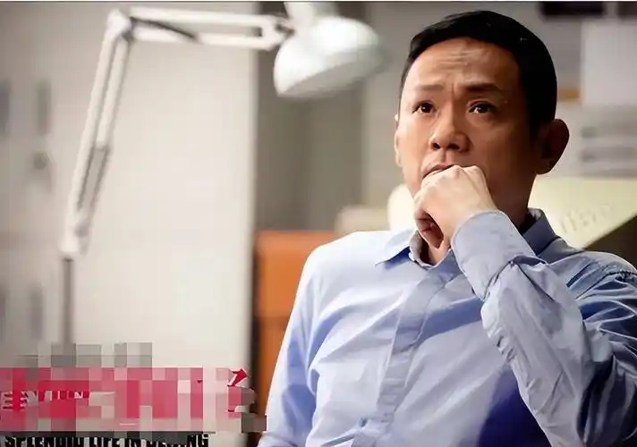 而在2014年的时候,网上突然传起了姚晨和果靖霖的绯闻,面对着无数的