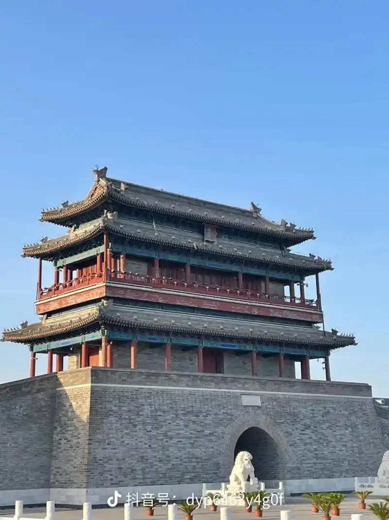 永定门,是明清北京外城城墙的正门.位于北京中轴线上,于左安门 - 抖音