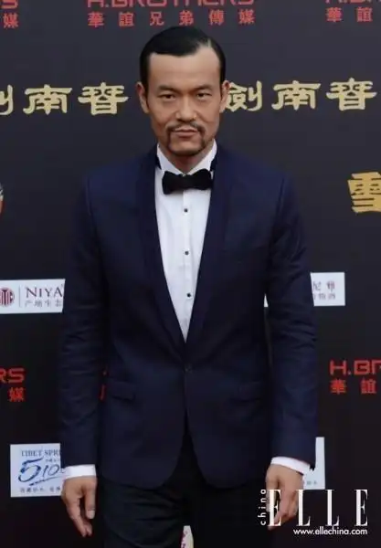 新科影帝廖凡,礼服不是重点,精心修剪的造型胡子才是整体造型的最亮点