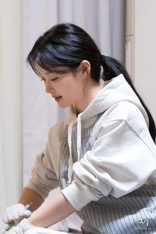 金裕贞超话92#金裕贞#  【图片】20240323 公司na.ver po.